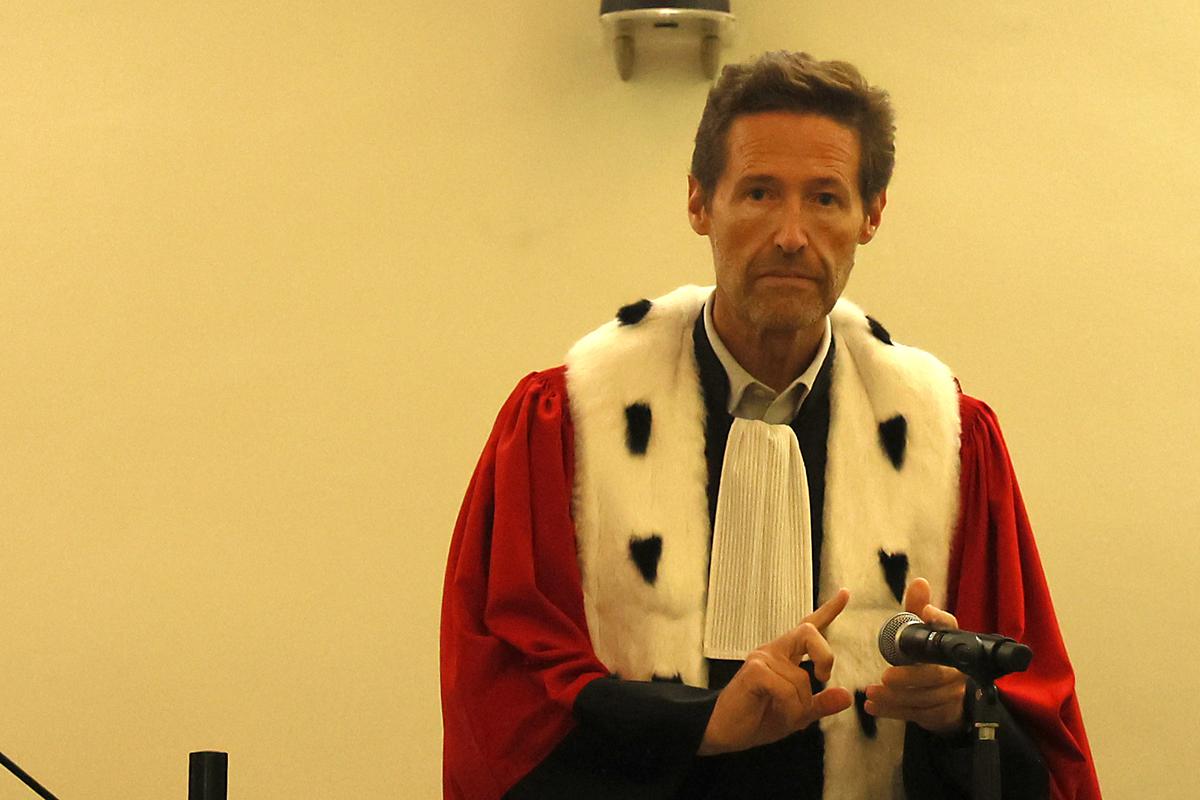 Cour d'assises	procès pour assassinat.