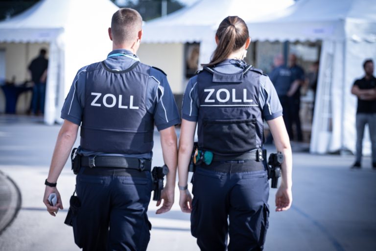Auf Streife, die Finanzkontrolle Schwarzarbeit des Zolls, Bild: ZOLL